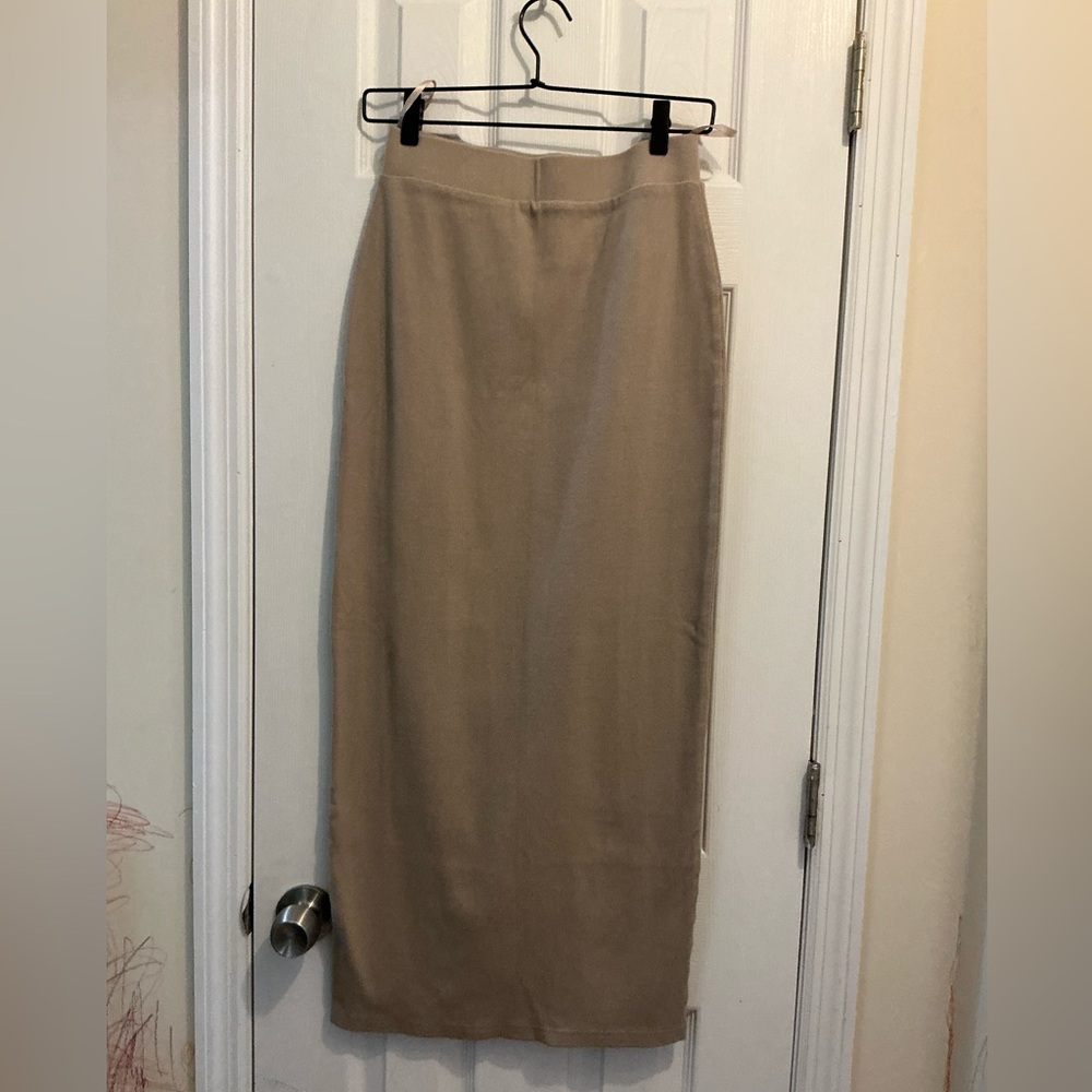 Elegant Tan knit Skirt